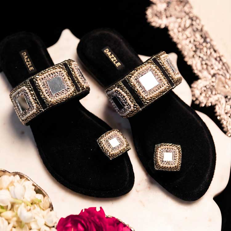 Aina-e-Zeenat (Black)
