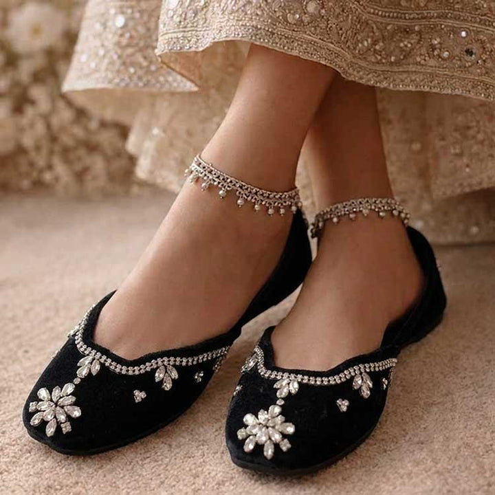 Elara (Black)
