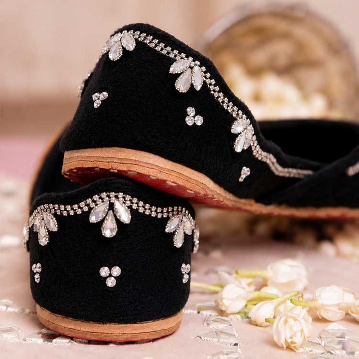 Elara (Black)