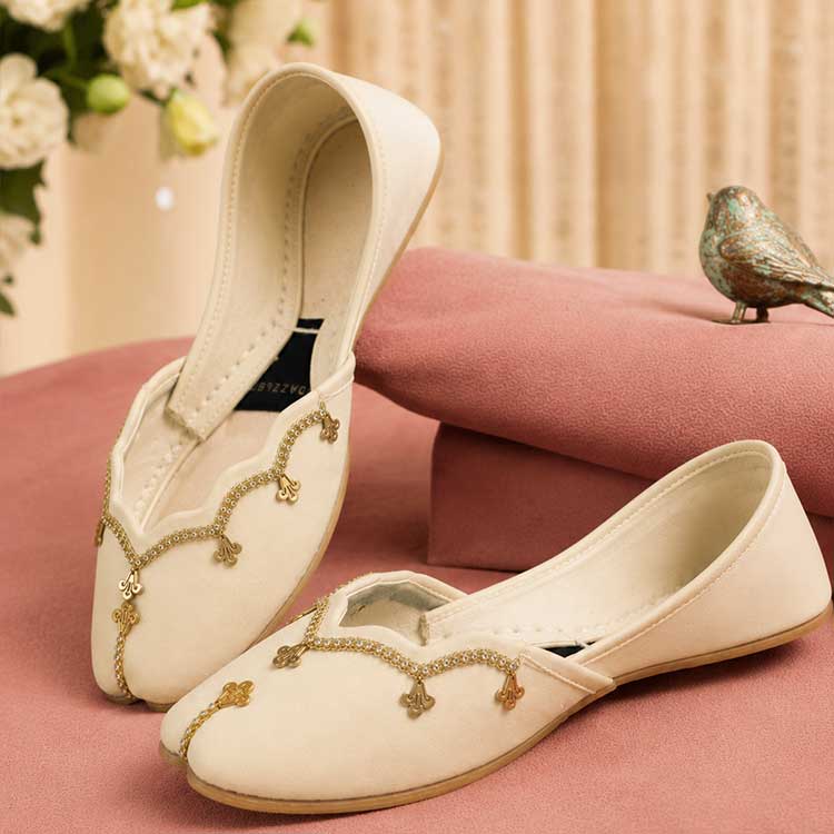 Musfirah (Off White)