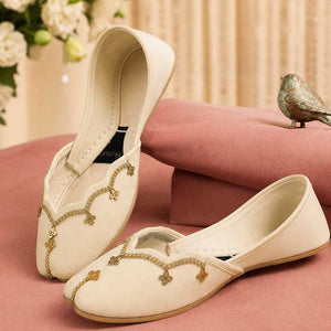 Musfirah (Off White)