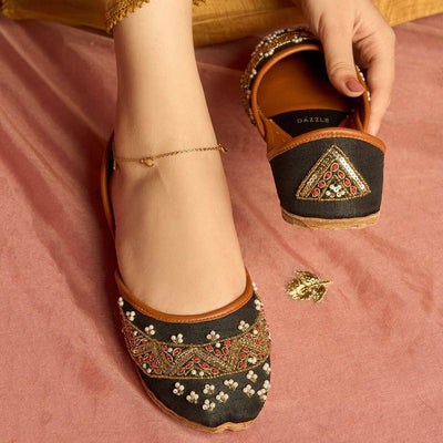 Adele Black-Khussa-kolhapuri-dazzle-by-sarah