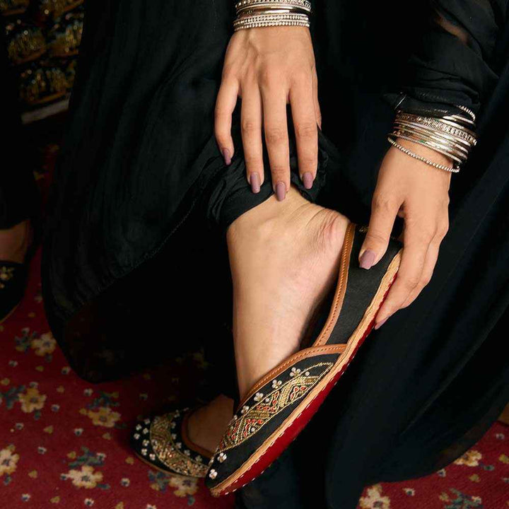 Adele (Black)