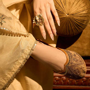 Nazaakat (Camel Brown)